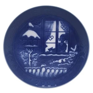 Royal Copenhagen Christmas Plate 2001 - Watching The Birds - Picture 1 of 1