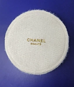 CHANEL Beaute 2024 Holiday Round Zipper Pouch Only In Preowned Condition - Bild 1 von 8