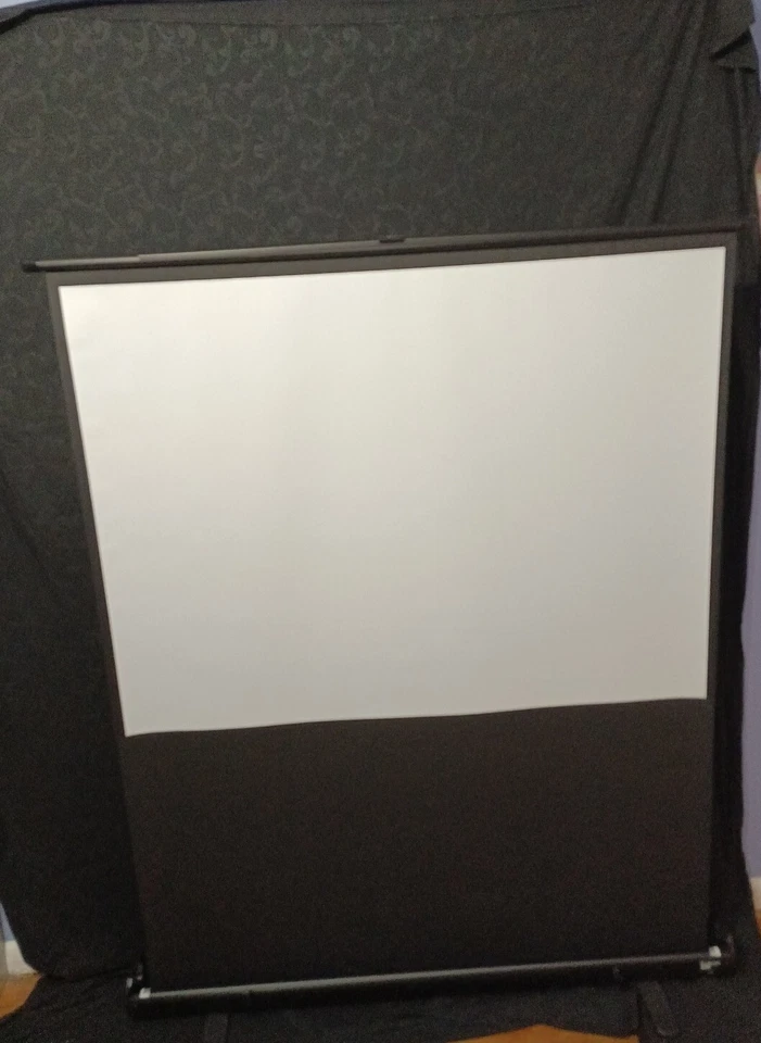 Projetor portátil Draper RoadWarrior tela branco fosco HDTV 16:10 57" 230009 - Imagem 1 de 4