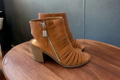 CIRCUS BY SAM EDELMAN KESLER PEEP TOE BOOTIE COLOR BROWN SIZE 10 M - Image 1 of 4