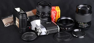 Yashica FFT Mechanical 35mm Film SLR c/w 35mm, 135mm Lens, Close-up & Flash Kit - Picture 1 of 15