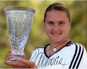 Nadia Petrova Autographed 8x10 Tennis Trophy Photo - FANATICS Authentic - Picture 1 of 2