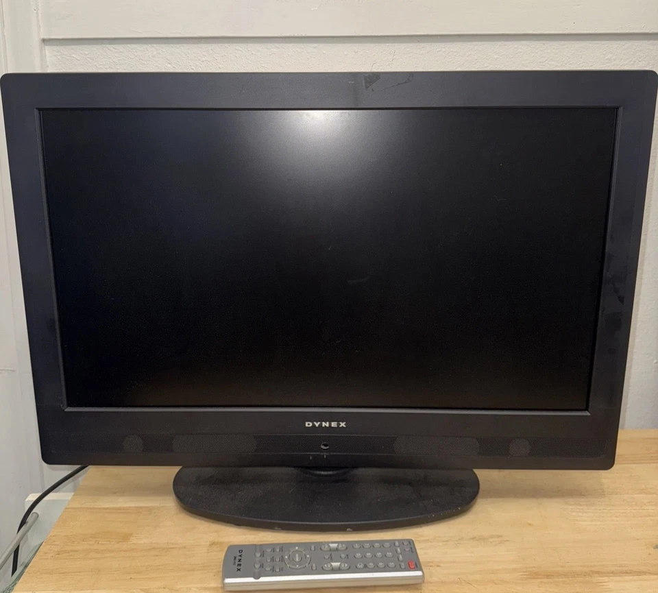 TV LCD DYNEX DX-LCD26-09 COM CONTROLE REMOTO TESTADO E FUNCIONANDO - Imagem 1 de 4