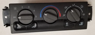 Front HVAC Control Module  2001-2002 Chevy Silverado 2500 HD JZ198DD (Open Box) - Image 1 of 3