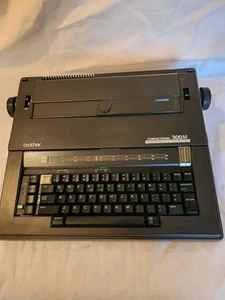 Brother Compactronic 300M Daisywheel tragbare elektronische Schreibmaschine neu ohne Karton - Bild 1 von 8