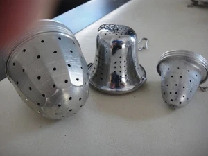 TRES INFUSORES COLADORES TEABALL VINTAGE - BELLOTAS Y UNA CAMPANA - GANCHOS Y CADENAS - Imagen 1 de 3