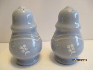 Pair Pfaltzgraff Stoneware Gazebo Blue Salt Pepper Shakers - Picture 1 of 4