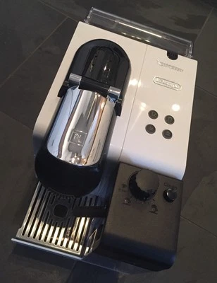 DeLonghi Nespresso Kapselmaschine Lattissima+ EN520W Silky White weiß + HÄNDLER - Bild 1 von 3