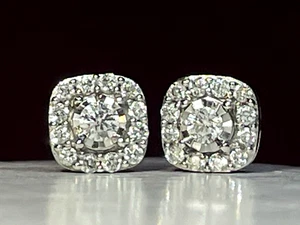 PENDIENTES DE DIAMANTES CULTIVADOS EN LABORATORIO DE ORO BLANCO DE 14K TACHUELAS HALO FIRMADOS SK9 ALLURE - Imagen 1 de 17