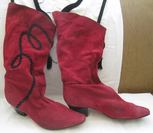 BOTAS HOLGADAS DE GAMUZA ROJAS CEREZA ITALIANAS VINTAGE AÑOS 80 TALLA 9B con APLICACIÓN NEGRA B - Imagen 1 de 5
