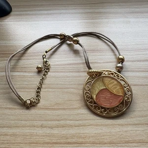 Collana con ciondolo smaltato Kenneth Cole 17" - Foto 1 di 3