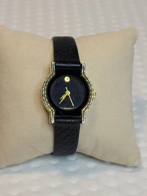 Reloj Movado Museum Cuarzo Suizo Negro Correa Cuero Negro Borde Tono Dorado Foto 1 de 4