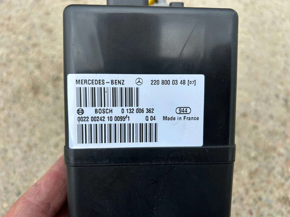 2208000348 0132006362 Mercedes W220 Central Locking Pump Vacuum Pump - Image 1 of 3