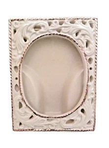 Marco de fotos de encaje victoriano adornado en oro pequeño de 3" X 4" independiente - Imagen 1 de 3