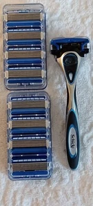 Schick Hydro 5 Rasierer Mine 2 Patronen 1 Rasierer mit 1 Klinge, insgesamt 9 Klingen - Bild 1 von 5