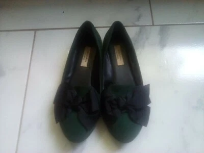 vera wang green with black bow tie ballerina shoes Foto 1 de 3