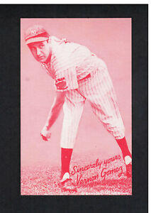 An Exhibit Card 1980 Hall of Fame: VERNON "LEFTY" GOMEZ, Yankees (brown back) C