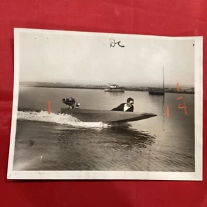 1926 Motorboot, das 12 $ kostete, bricht Weltrekord Außenbordmotoren Pressefoto - Bild 1 von 9