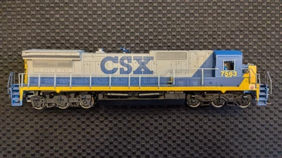 Bachmann Spectrum HO GE DASH 8-40C Locomotive, CSX #7563, runs good - Image 1 of 4