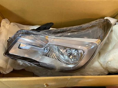Conjunto de faros izquierdo Subaru Forester 2017-2018 TYC 68215BT deportivo utilitario ¡Nuevo! Foto 1 de 4