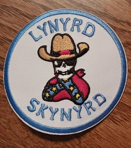 LYNYRD SKYNYRD SCHÄDEL/COWBOY PATCH. rund 3,5 x 3,5 Zoll SELTENER BLAUER UMRISS - Bild 1 von 1