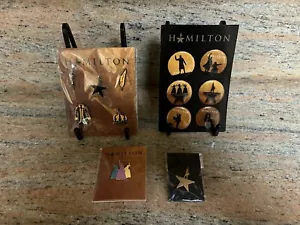 Hamilton - Broadway Musical - Sammlung von Anstecknadeln und Knöpfen - BRANDNEU - Bild 1 von 7