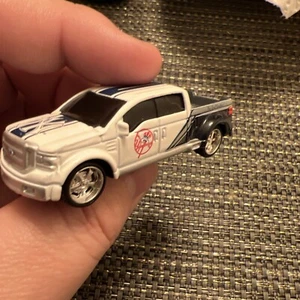 Maisto Ford Mighty F-350 New York Yankees Variation - Bild 1 von 6