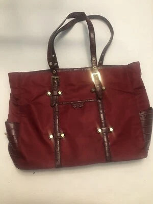 Bolso de Mano de Viaje Tutilo Nylon Cocodrilo Cuero Repujado Borgoña Anthropologie Foto 1 de 4