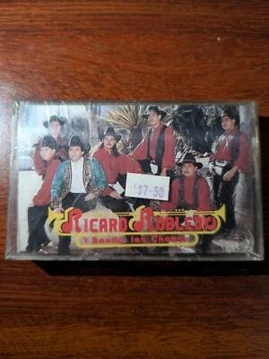 Ricardo Robledo Y Banda Los Chavez - Image 1 of 2