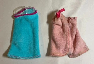 Barbie Puppenkleidung - 2 Handtuchhallen - blau und rosa - Bild 1 von 1