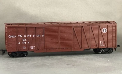 Roundhouse - Great Northern - 50' O/B D/D Wood Box Car + Wgt # 41744 - Image 1 of 4
