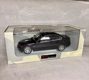 BMW 3 Series 3er E46 328i 1/18 UT Models 1998 Black Metallic - Imagen 1 de 12