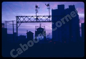 C&NW Güterzug Milwaukee Harbor Favorite Railroad 35mm Dia Kalmbach (6067) - Bild 1 von 3