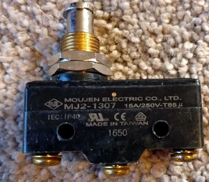 1pc New For Moujen Micro Switch MJ2-1307 15A 125.250V/480V AC NOS - Picture 1 of 2