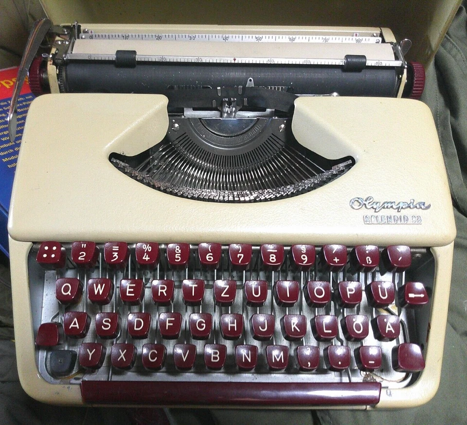 Olympia Reiseschreibmaschine Splendid 33 !!!Dachbodenfund!!! - Bild 1 von 3