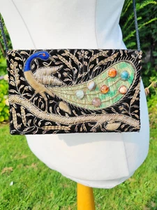 Vintage Indische Abendtasche Zardozi Stickerei Pfau Samt Edelsteine Goldfäden - Bild 1 von 11