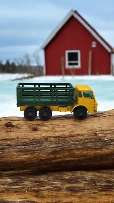 Camión de estacas Dodge vintage suelto Lesney Matchbox # 4 cabina amarilla Foto 1 de 4