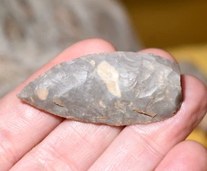 Afrikanisches neolithisches Steingeschoß geknappte Pfeilspitze Sahara, Afrika - Bild 1 von 6