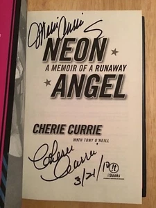 Autografato x2 Cherie Currie & Marie - Neon Angel a Memoir Di Un Runaway HC 1st+ - Picture 1 of 11