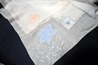3 pañuelos delicados de colección años 60, apliques florales translúcidos blancos, rosas y azules Foto 1 de 4