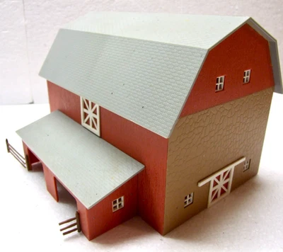 Edificio de granero grande a escala HO Foto 1 de 4