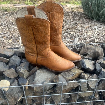 Botas bordadas vintage Olathe tostadas hechas en EE. UU. talla 9 D. caramelo Foto 1 de 4