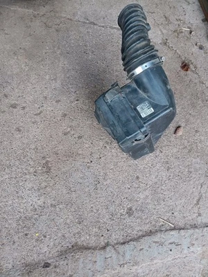 94-97 Chev S10 GMC Sonoma 2.2L Airbox Assembly - Image 1 of 3