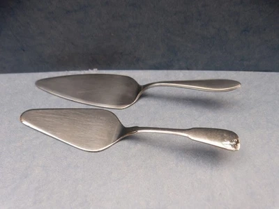 27832.  Tortenheber  Tischfein + Solingen  2 Stück    23,5 cm - Bild 1 von 4