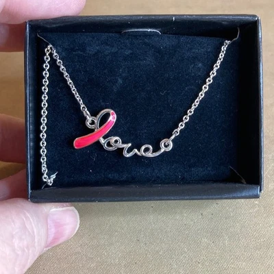 0120 AVON Love Ribbon Breast Cancer Awareness Necklace (2013) Deadstock w/Box - Image 1 of 3