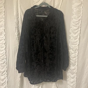 Torrid schwarz Spitze Samt Burnout Bluse Knopfleiste Goth Witchy Größe 6 Übergröße - Bild 1 von 4