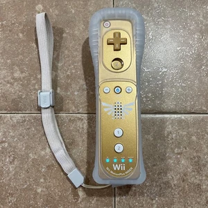 Legend Of Zelda Skyward Sword Gold Edition Nintendo Wii Remote Motion Plus MINT - Picture 1 of 15