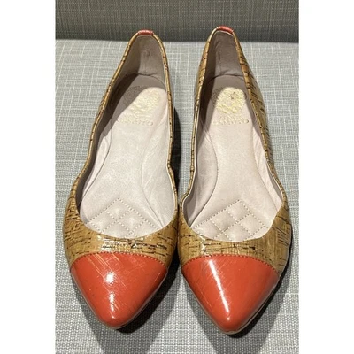 Zapatos planos Vince Camuto Tashara coral natural charol corcho talla 6 usados en excelente estado adornos malva Foto 1 de 4