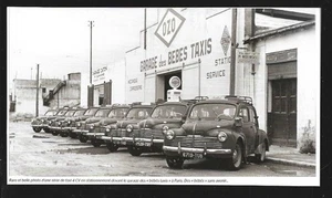 2012 -- SERIE VON TAXIS RENAULT 4 PS VOR DER GARAGE DER BABY TAXIS. 4C657 - Bild 1 von 1