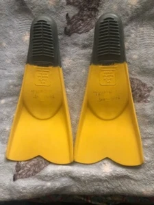 TYR CROSSBLADE FINS YELLOW 7-9 YR OLDS - Picture 1 of 2